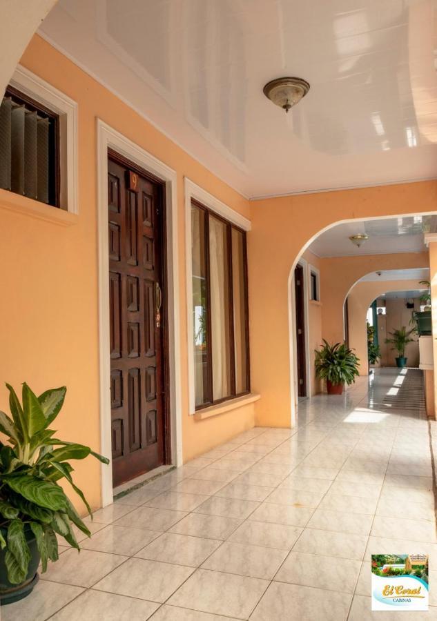 Hotel Y Cabinas El Coral Jacó Esterno foto