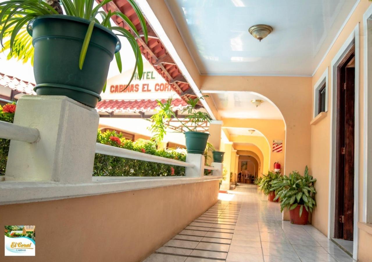 Hotel Y Cabinas El Coral Jacó Esterno foto
