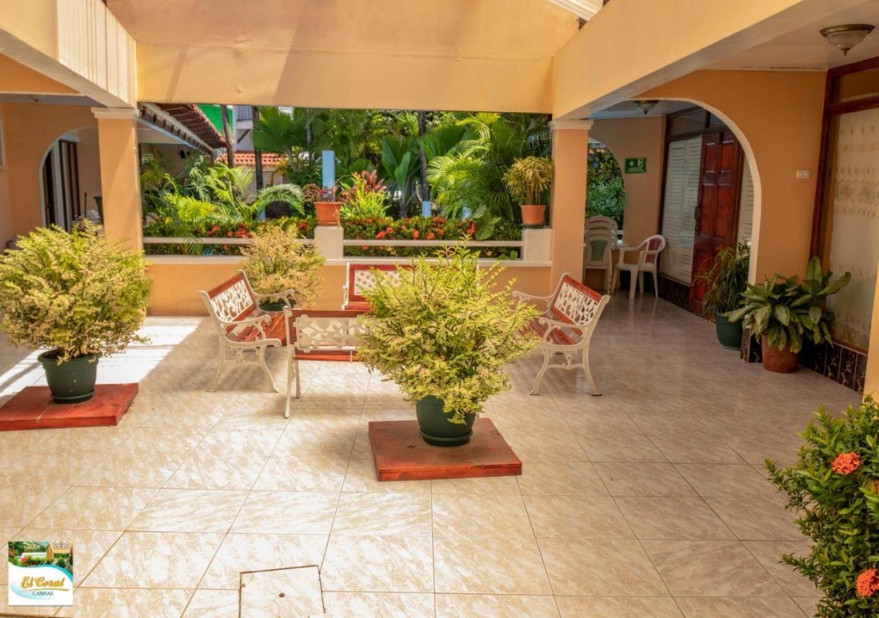 Hotel Y Cabinas El Coral Jacó Esterno foto