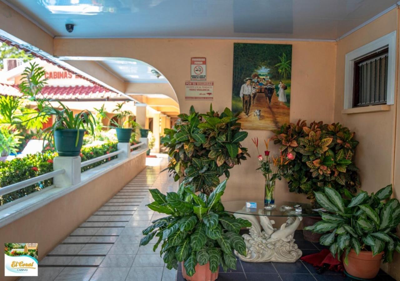 Hotel Y Cabinas El Coral Jacó Esterno foto